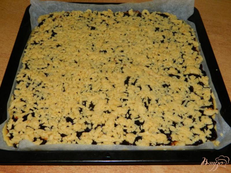 Фото приготовление рецепта: Песочное печенье с джемом шаг №4