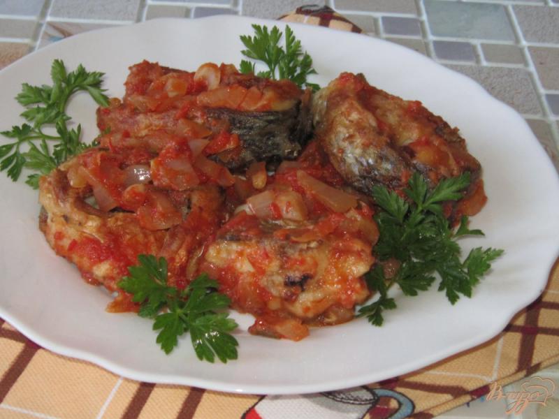 Фото приготовление рецепта: Пеленгас в томатном соусе шаг №13