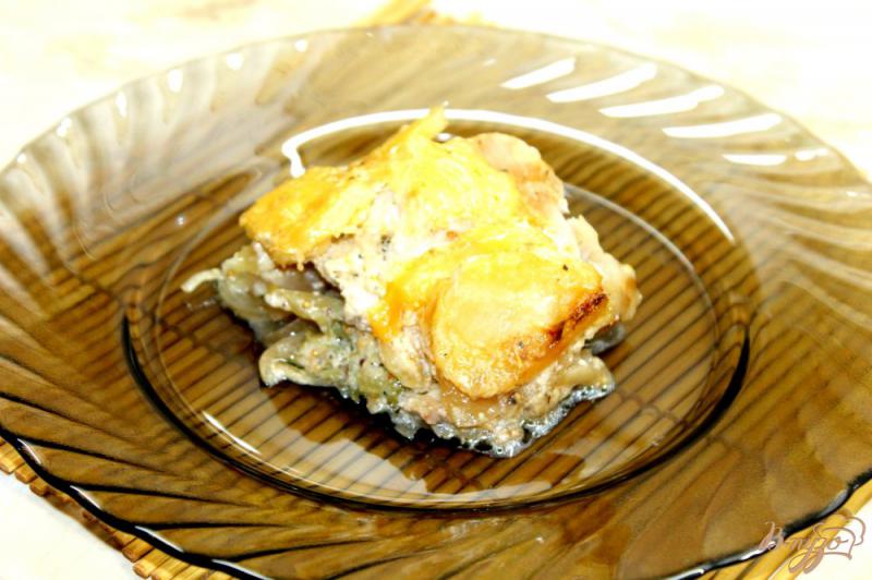 Фото приготовление рецепта: Запеченный картофель со свининой и брокколи шаг №9