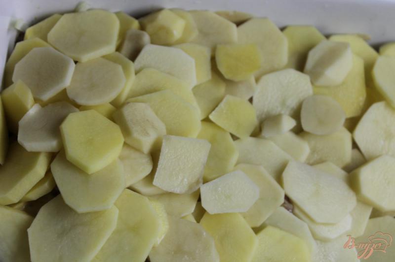 Фото приготовление рецепта: Запеченный картофель со свининой и брокколи шаг №7