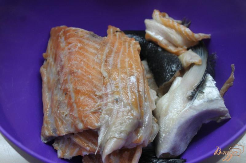 Фото приготовление рецепта: Рыбный суп с потрохов лосося шаг №1