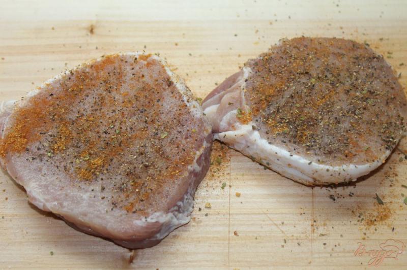 Фото приготовление рецепта: Свиной стейк с чесночным соусом шаг №1