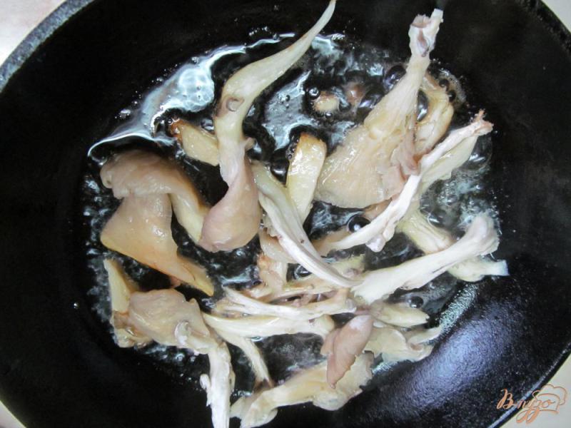 Фото приготовление рецепта: Омлет с гречкой и грибами шаг №1