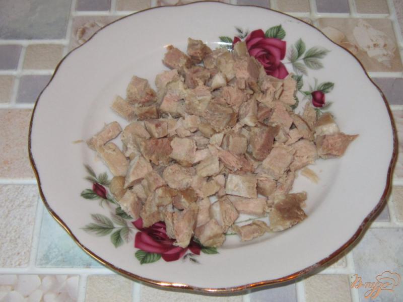 Фото приготовление рецепта: Салат со свининой и квашеной капустой шаг №1