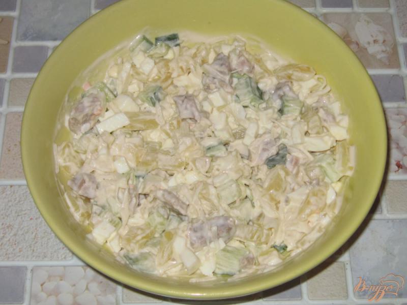 Фото приготовление рецепта: Салат со свининой и квашеной капустой шаг №7