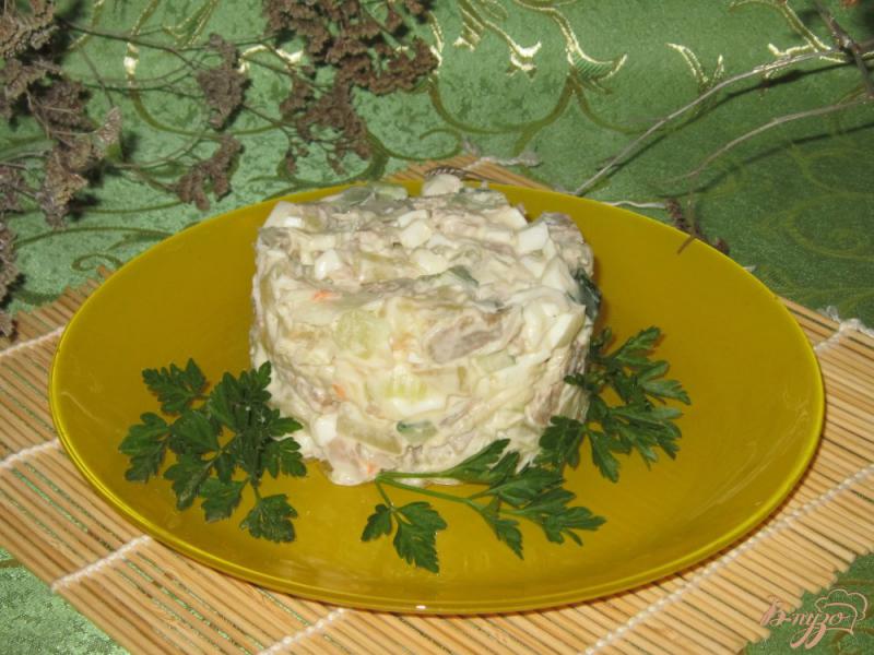 Фото приготовление рецепта: Салат со свининой и квашеной капустой шаг №8