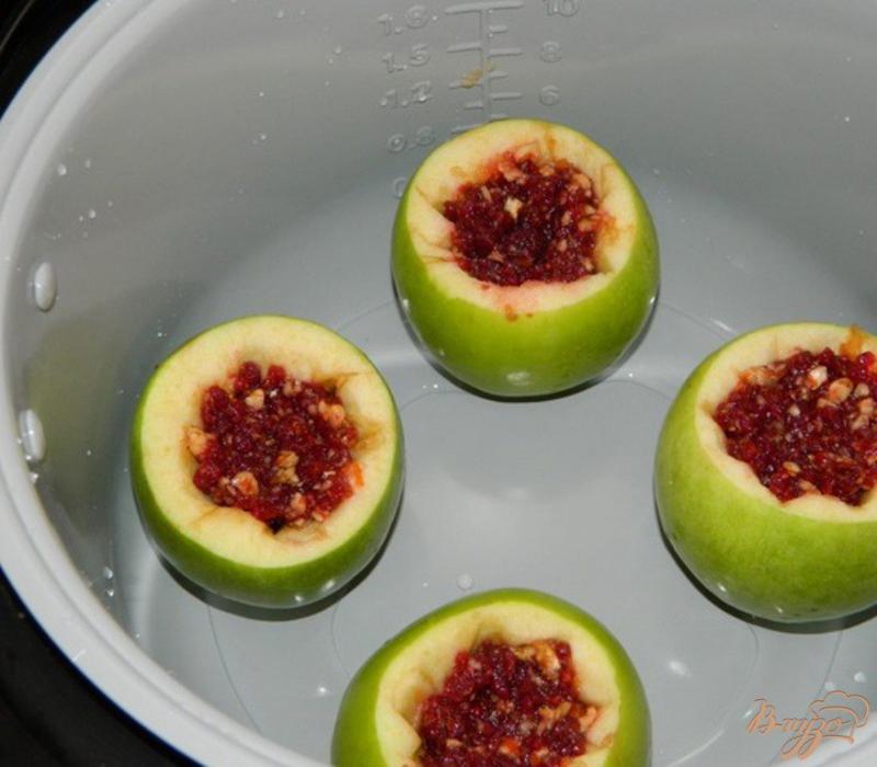Фото приготовление рецепта: Яблоки по-венски в мультиварке шаг №3