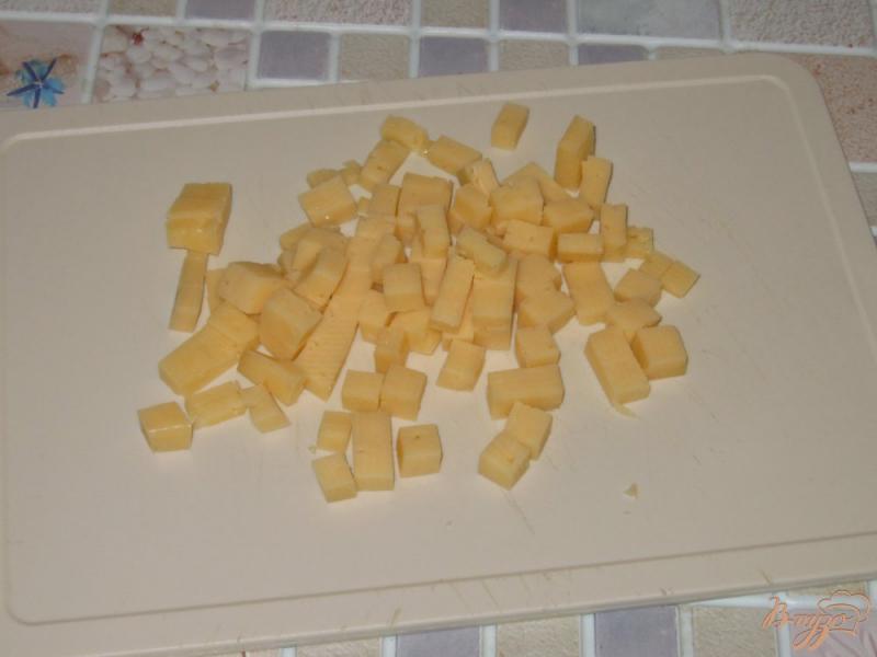 Фото приготовление рецепта: Свекольный салат с сыром и сухариками шаг №1