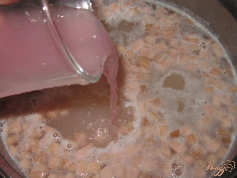 Фото приготовление рецепта: Суп из антрекота с квашеной свеклой шаг №7