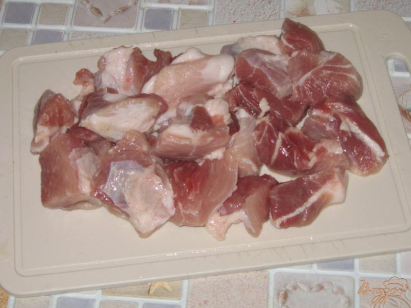 Фото приготовление рецепта: Свинина тушенная с хреном шаг №1