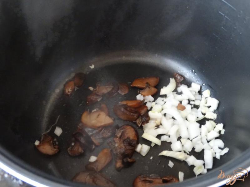 Фото приготовление рецепта: Печень тушеная со стручковой фасолью и грибами шаг №1