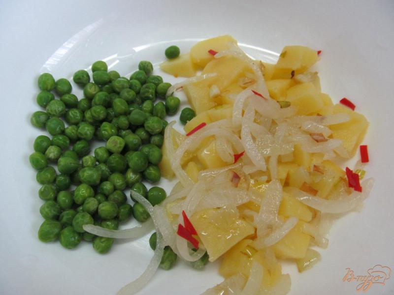 Фото приготовление рецепта: Постный салат с красной капустой шаг №5