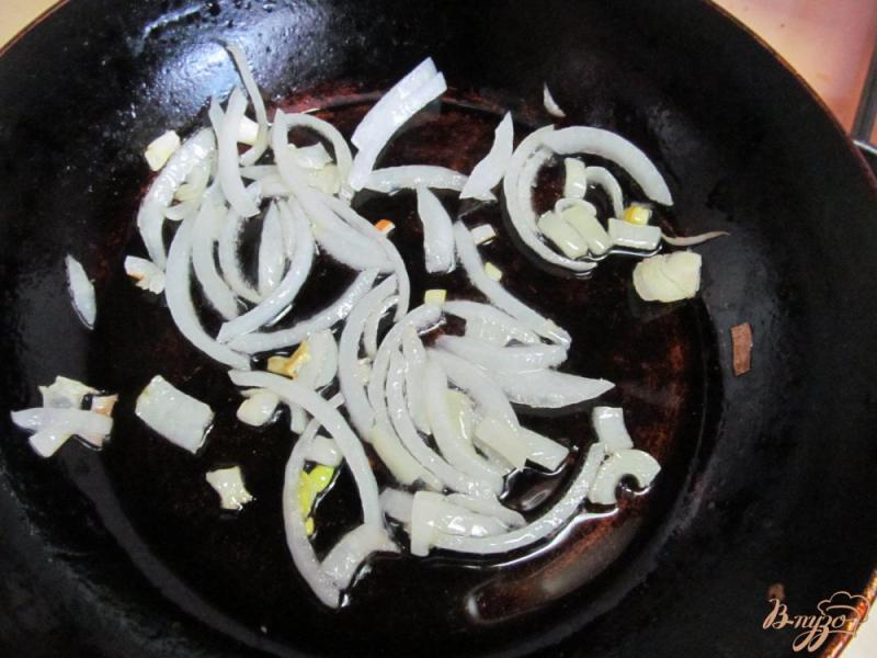 Фото приготовление рецепта: Постный салат с красной капустой шаг №4