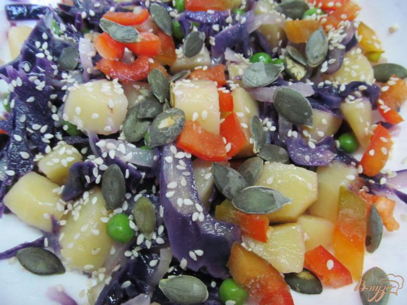 Фото приготовление рецепта: Постный салат с красной капустой шаг №6