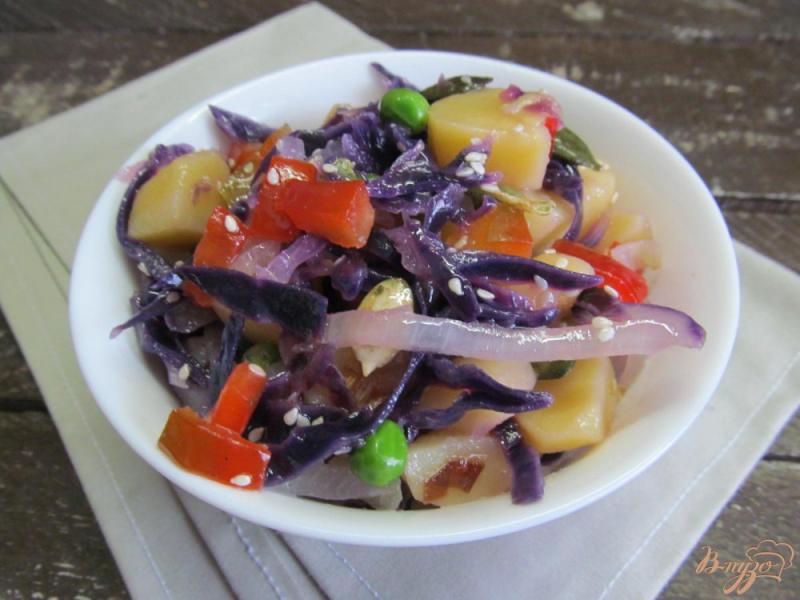 Фото приготовление рецепта: Постный салат с красной капустой шаг №8