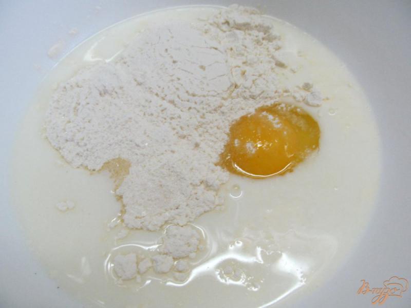 Фото приготовление рецепта: Блины с начинкой из яичницы болтуньи и сыра шаг №1