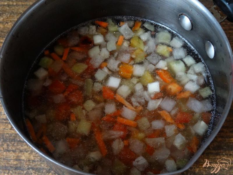 Фото приготовление рецепта: Суп-пюре с овощами, курицей и фетой шаг №4