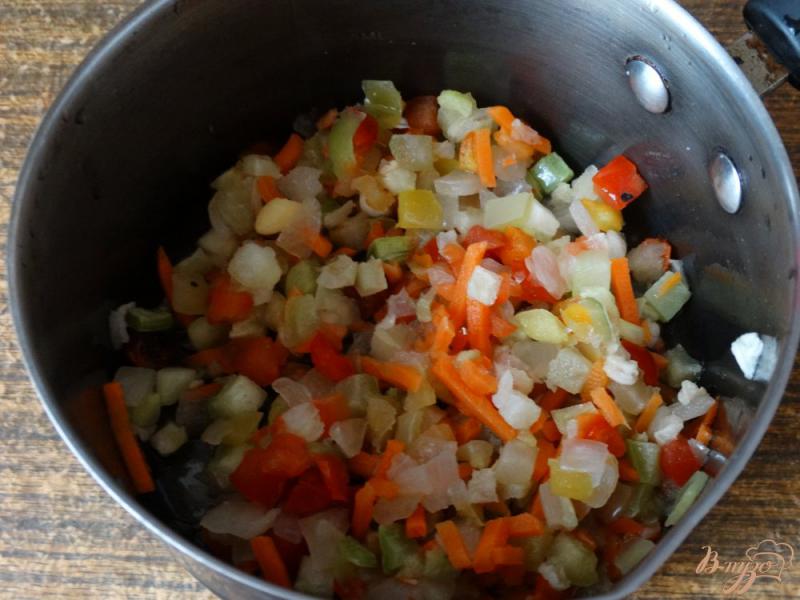 Фото приготовление рецепта: Суп-пюре с овощами, курицей и фетой шаг №3