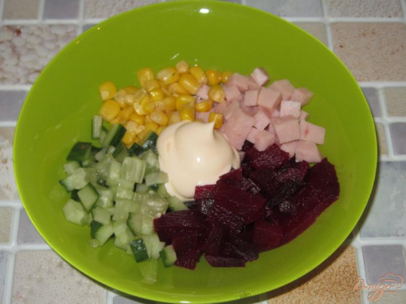 Фото приготовление рецепта: Свекольный салат с ветчиной шаг №4