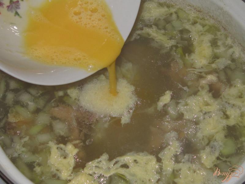 Фото приготовление рецепта: Щавеливый суп с курицей шаг №7