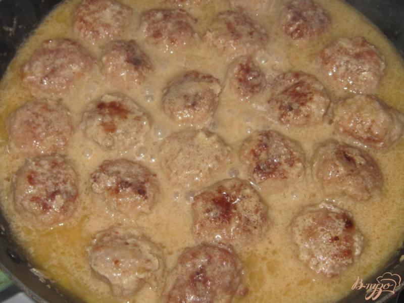 Фото приготовление рецепта: Фрикадельки в сметано-горчичном соусе шаг №10