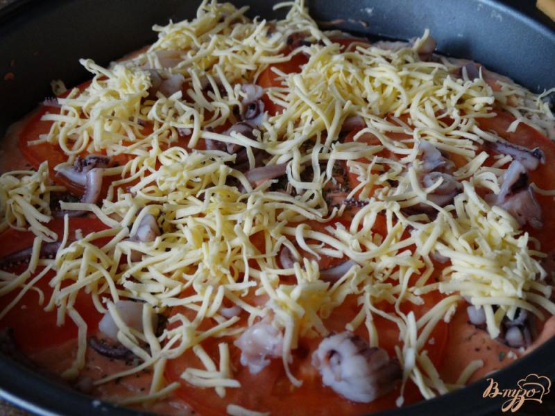 Фото приготовление рецепта: Пицца с морепродуктами шаг №6