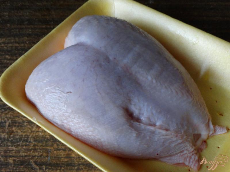Фото приготовление рецепта: Куриная грудка запеченная в соусе по-грузински шаг №1