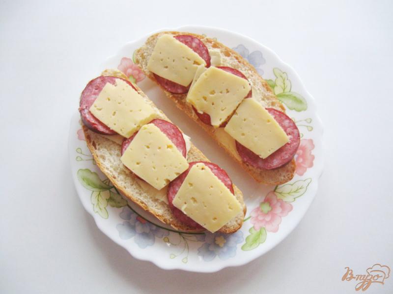 Фото приготовление рецепта: Горячие бутерброды «Лодочки» шаг №3