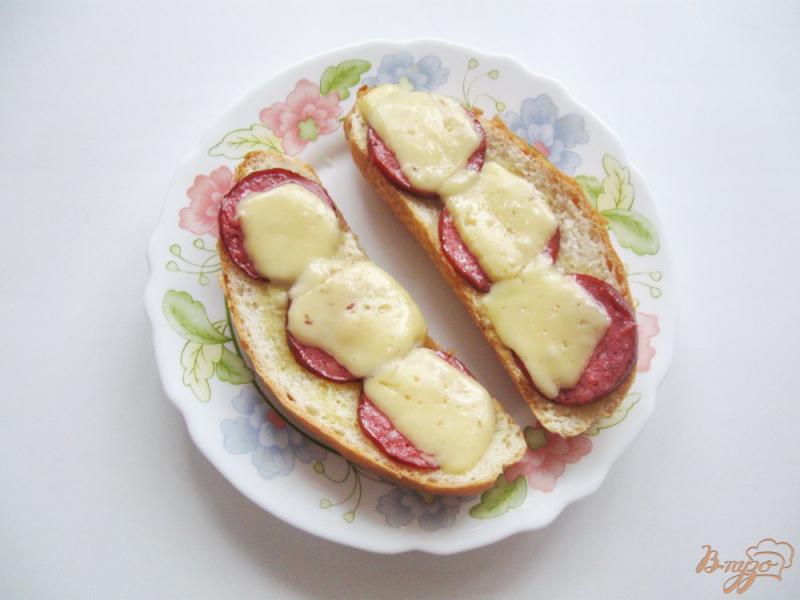 Фото приготовление рецепта: Горячие бутерброды «Лодочки» шаг №4