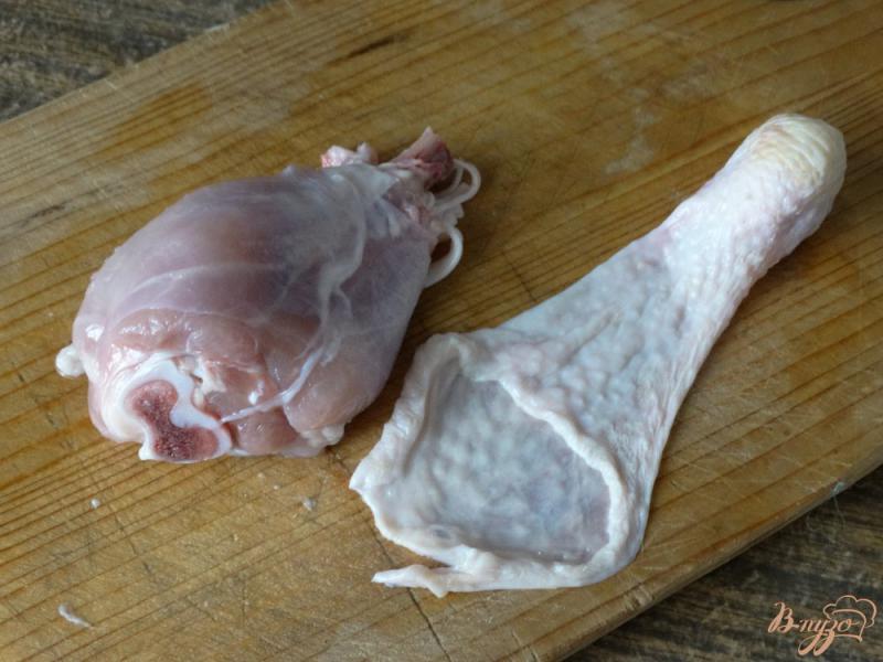 Фото приготовление рецепта: Куриные голени фаршированные болгарским перцем шаг №2