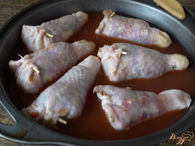 Фото приготовление рецепта: Куриные голени фаршированные болгарским перцем шаг №9