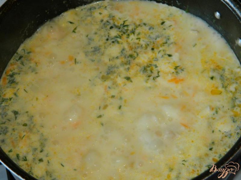 Фото приготовление рецепта: Куриный суп с плавленным сыром шаг №5