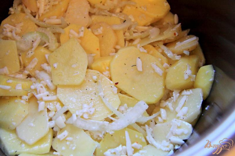 Фото приготовление рецепта: Картофель с сыром в мультиварке шаг №3