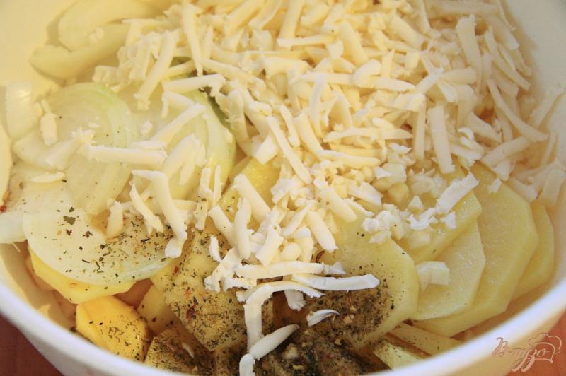 Фото приготовление рецепта: Картофель с сыром в мультиварке шаг №2