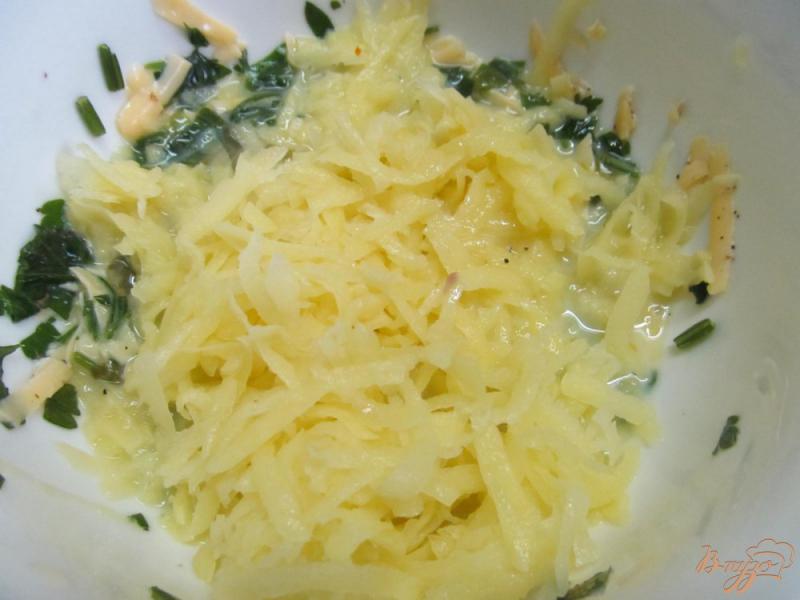 Фото приготовление рецепта: Фарш картофель и яйца - запеканка шаг №3