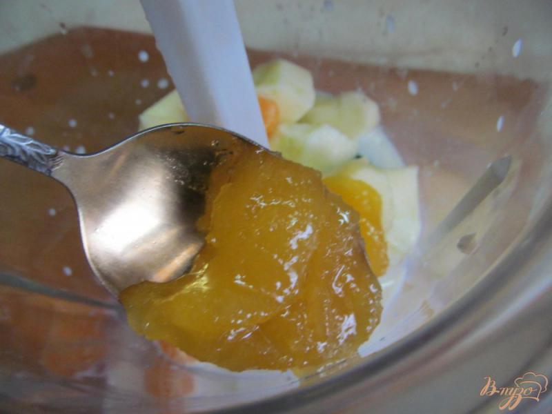 Фото приготовление рецепта: Смузи из малины со шпинатом и яблоком шаг №3