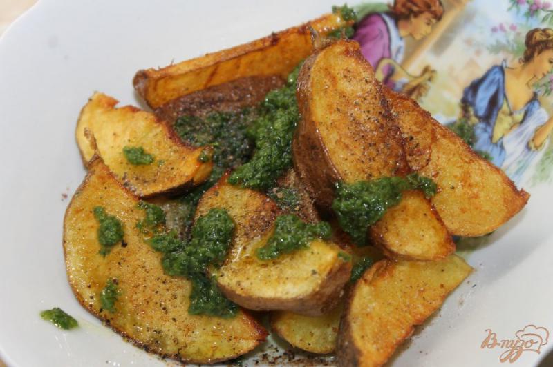 Фото приготовление рецепта: Картофель дольками в чесночном соусе шаг №6