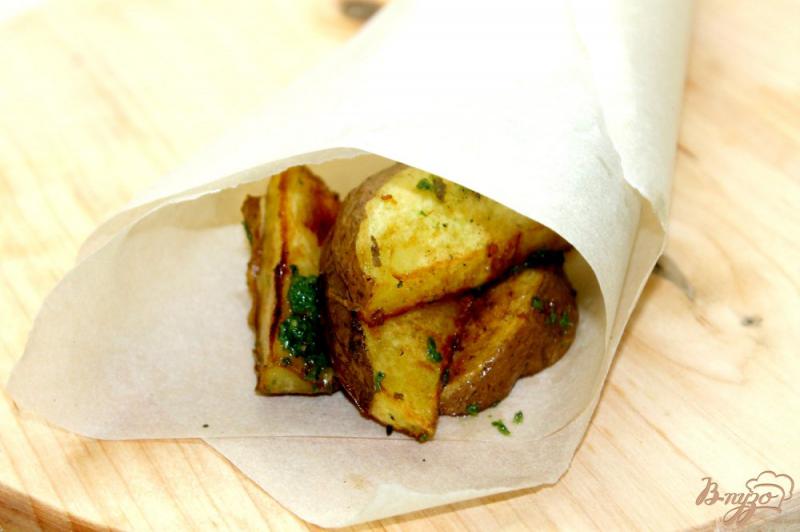 Фото приготовление рецепта: Картофель дольками в чесночном соусе шаг №7