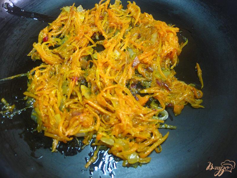 Фото приготовление рецепта: Закуска из грибов с овощами в лаваше шаг №4