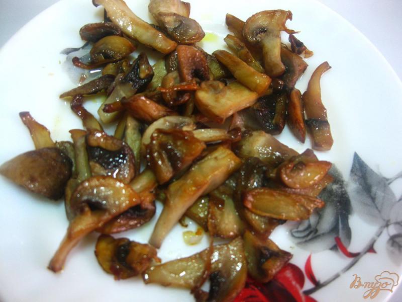 Фото приготовление рецепта: Закуска из грибов с овощами в лаваше шаг №5
