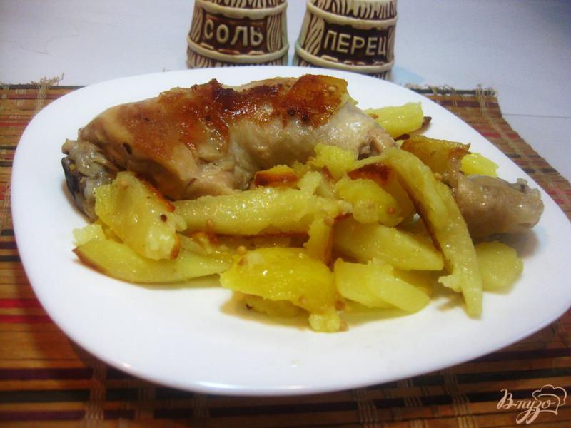 Фото приготовление рецепта: Курица запеченная с картофелем шаг №7