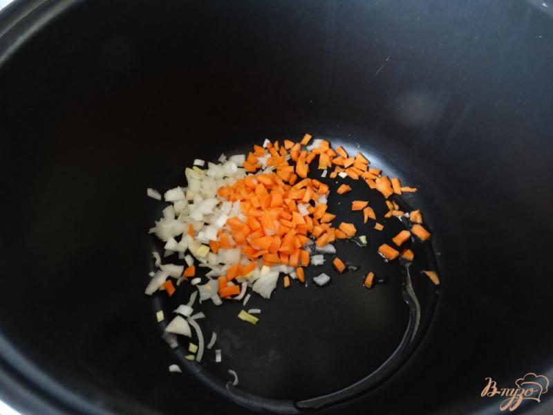 Фото приготовление рецепта: Суп томатный с цветной капустой и грибами шаг №1