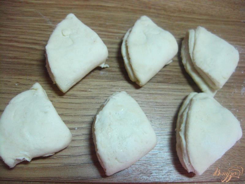 Фото приготовление рецепта: Печенье из творога без яиц «Утиные лапки» шаг №11