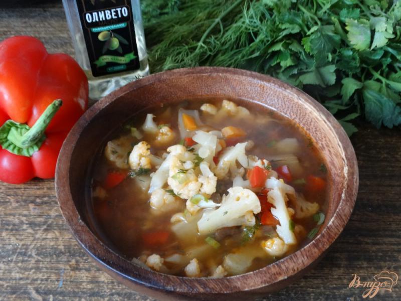 Фото приготовление рецепта: Суп томатный с цветной капустой и грибами шаг №6