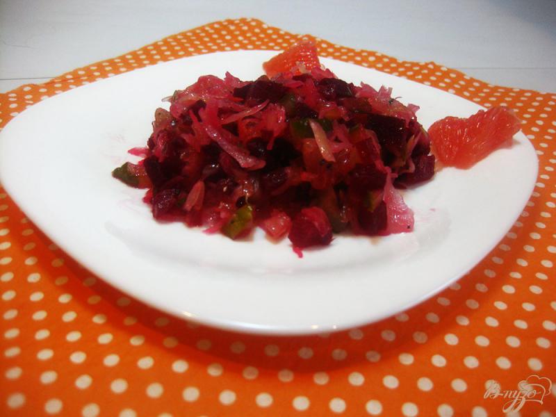 Фото приготовление рецепта: Салат с квашеной капустой и грейпфрутом шаг №9