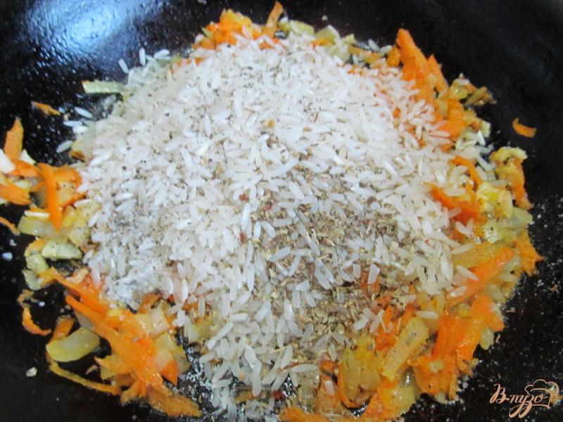 Фото приготовление рецепта: Рис с имбирем и морковью шаг №4