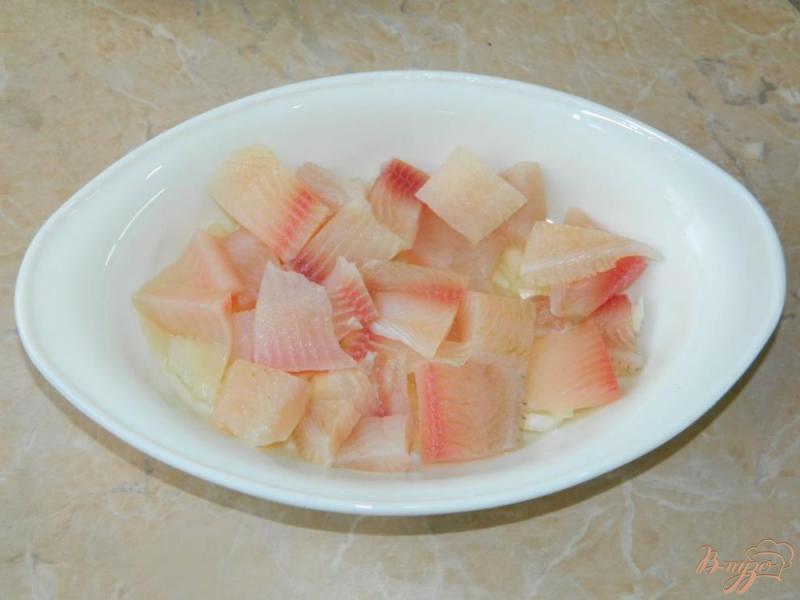 Фото приготовление рецепта: Запеченная рыба в соево-сметанном соусе шаг №2