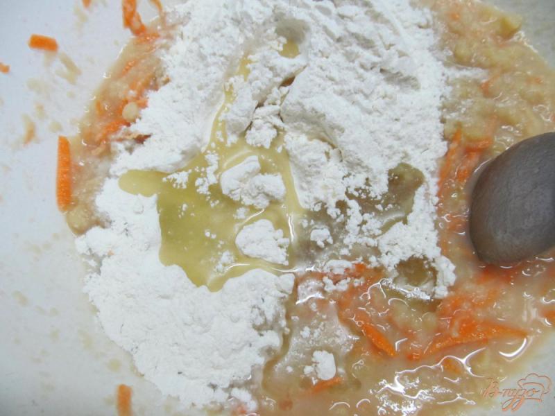 Фото приготовление рецепта: Картофельный хлеб с морковью шаг №2