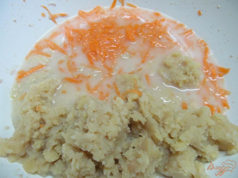 Фото приготовление рецепта: Картофельный хлеб с морковью шаг №1