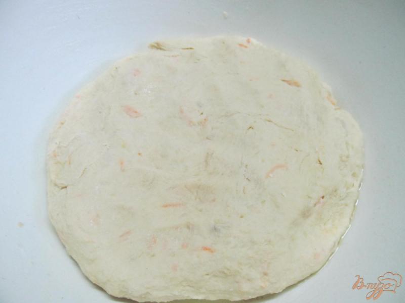 Фото приготовление рецепта: Картофельный хлеб с морковью шаг №3